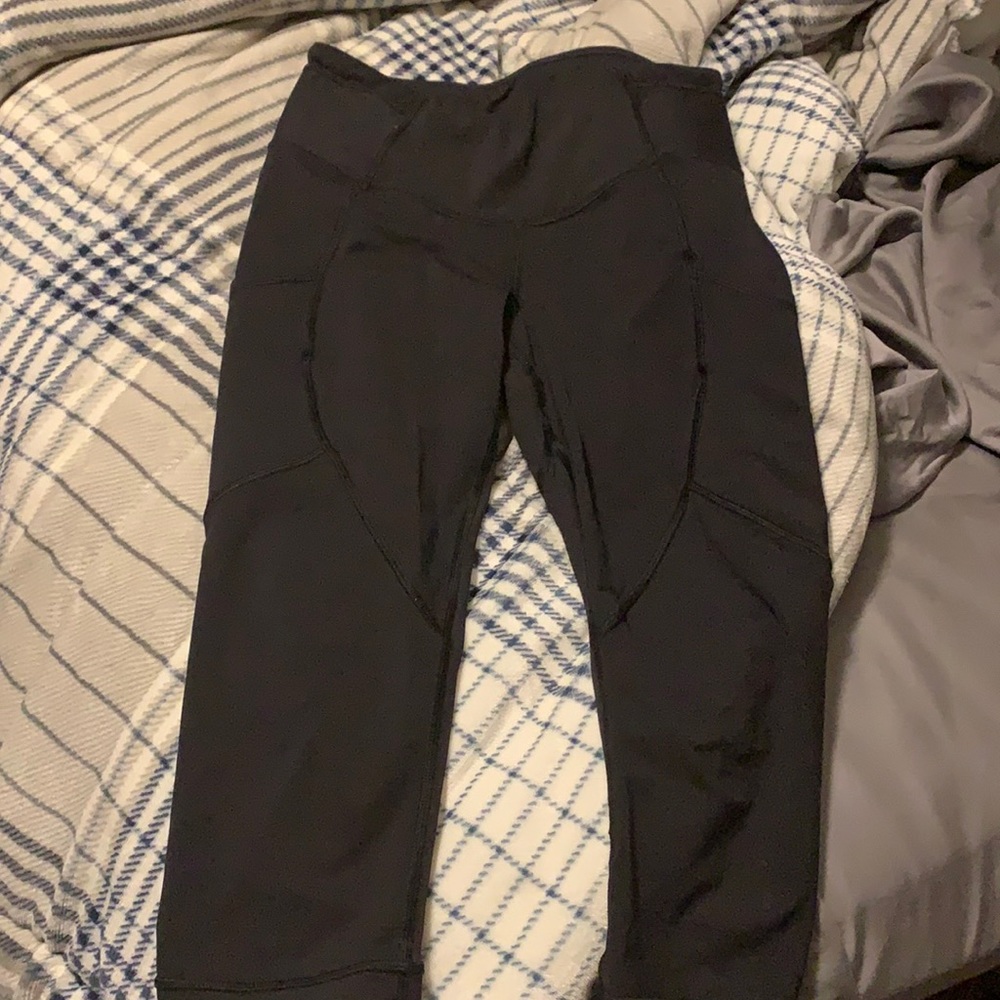 LULULEMON Capri Black Workout mesh leggings